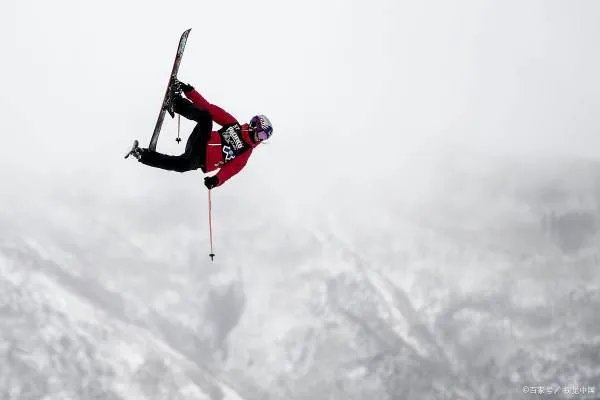 谷爱凌晋级U型场地技巧决赛，这场比赛是如何判分的？