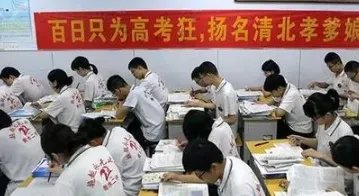 中小学语文教材总主编,亲自回应外界质疑,具体情况是怎样的?