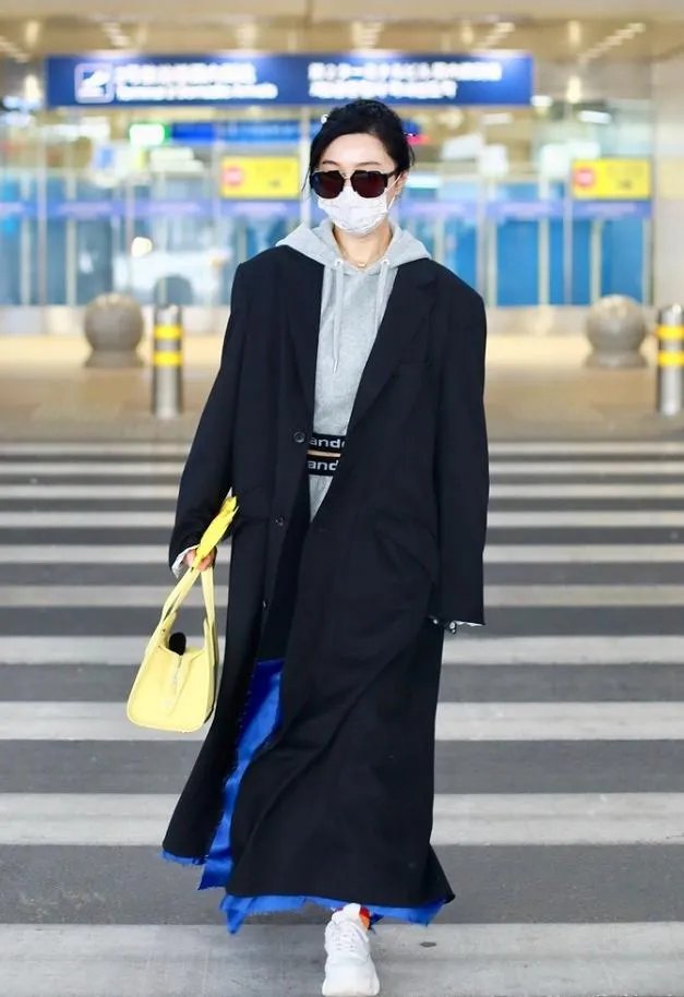 范冰冰素颜出油发汗,整个人就是大妈,对此你怎么看?