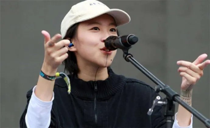 窦靖童下巴那条线哪来的 窦靖童下巴那条线究竟有何寓意