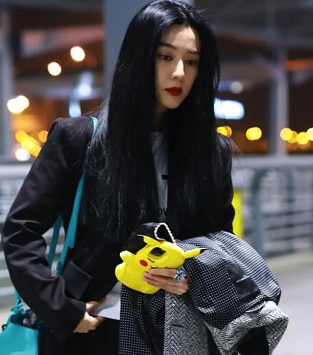 范冰冰素颜出油发汗,整个人就是大妈,对此你怎么看?