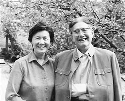 洪晃是谁的女儿家世和真实身世介绍 洪晃年轻时很美个人资料简介