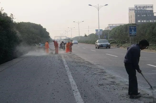 混凝土路面开裂的原因及补救措施是什么