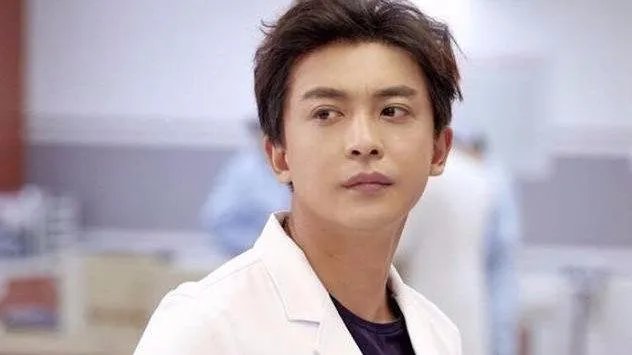 李佳航发文声援乃万并呼吁互相理解，他们之间的关系如何？