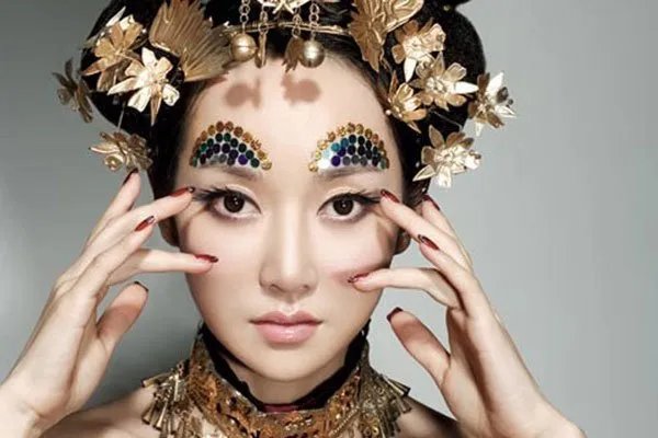 萨顶顶老公个人资料简介 据说她老公是一位富豪