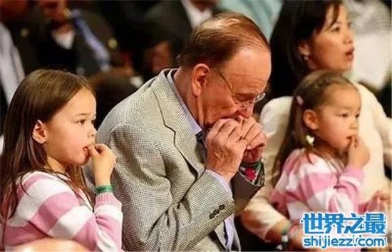 默多克身价多少亿，号称地球上最有钱的单身男士 