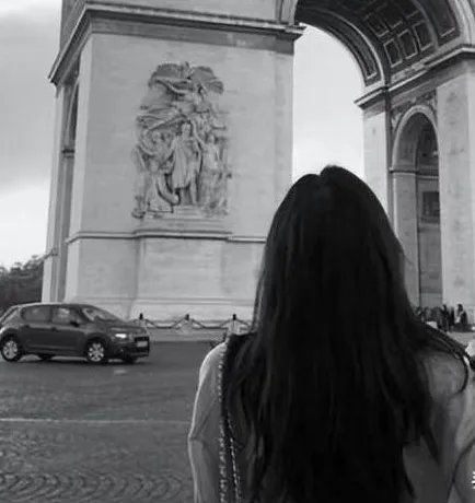 李亚鹏女儿李嫣近况曝光,穿露脐装身材如模特,气质更偏像谁多一些?