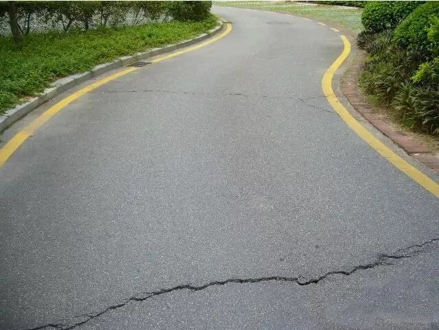 混凝土路面开裂的原因及补救措施是什么