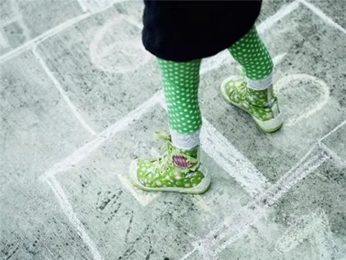 跳房子简单游戏规则 我们一起来重温儿时游戏