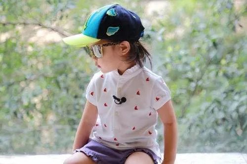 李小璐晒甜馨练舞蹲马步的视频，甜馨的状态看起来如何？