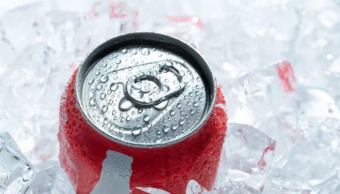 可乐最初是什么颜色的 最初的可乐是什么颜色