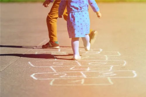 跳房子简单游戏规则 我们一起来重温儿时游戏