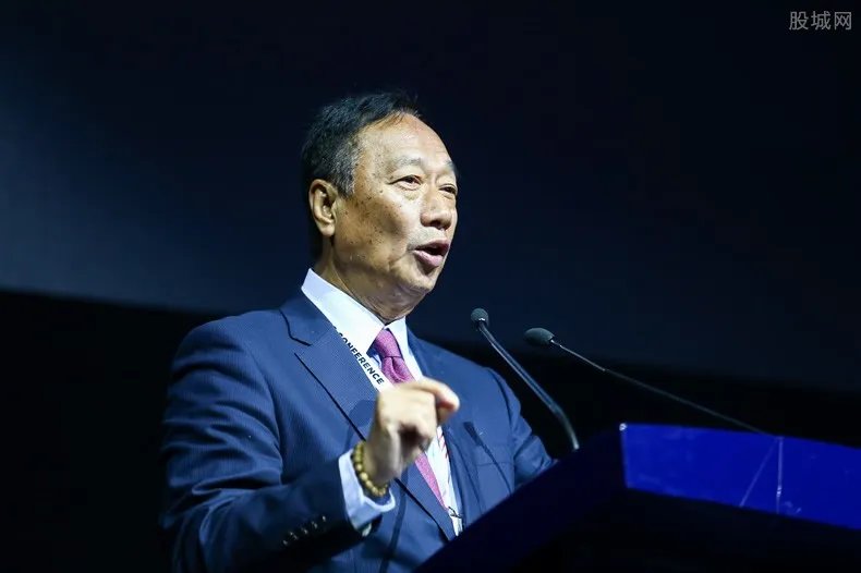 郭台铭妻子曾馨莹家境祖籍简介 郭台铭原配老婆是谁