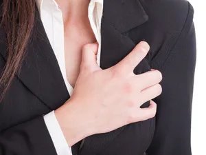 弹走鱼尾纹的实用方法大全