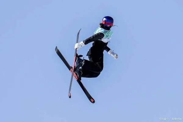 谷爱凌晋级U型场地技巧决赛，这场比赛是如何判分的？