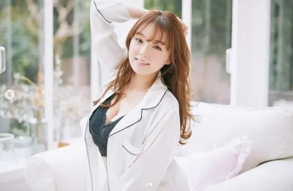 性感倍增!日本头灯女星篠崎爱重返美图:体香四溢!