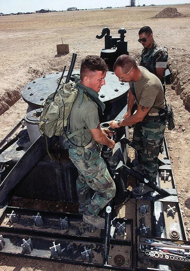 阻拦索是怎么样工作的?