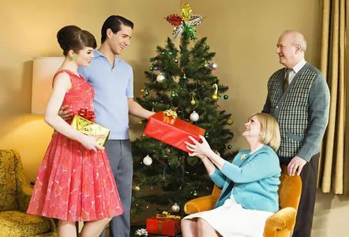 第一次去男朋友家注意什么 第一次去男朋友家带什么礼物好