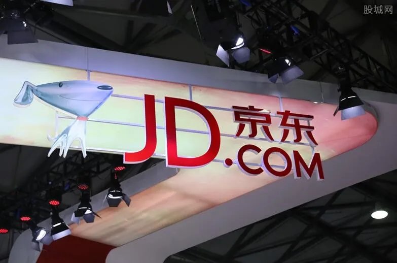 刘强东前妻强势回归京东 龚小京回应现任老公是谁了吗