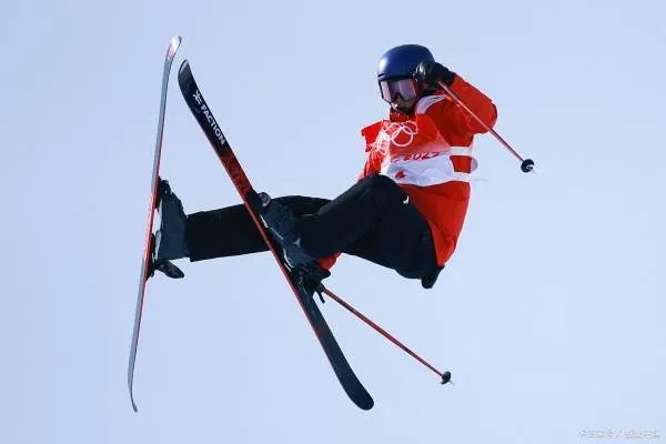 谷爱凌晋级U型场地技巧决赛，这场比赛是如何判分的？