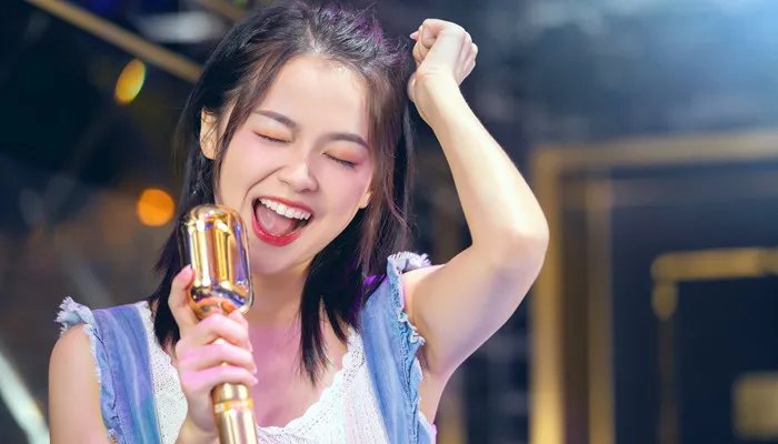 像一杯酒像一首老歌那首是什么歌 像一杯酒像一首老歌那首是什么歌曲