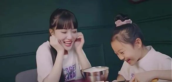 李小璐晒甜馨练舞蹲马步的视频，甜馨的状态看起来如何？