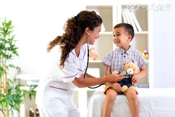 怎么在家自己拉直头发 头发拉直的步骤