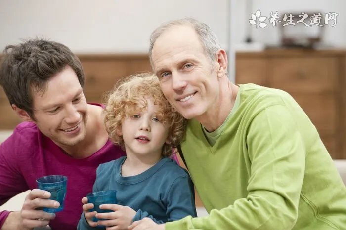 怎么在家自己拉直头发 头发拉直的步骤