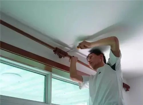 窗帘轨道怎么安装