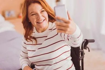 额头上长了好多小颗粒怎么回事