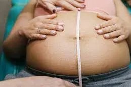 孕妇快生了的肚子图片