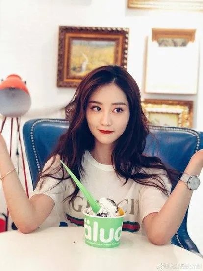 嘉行传媒旗下艺人祝绪丹发博:毁灭吧,究竟怎么了?