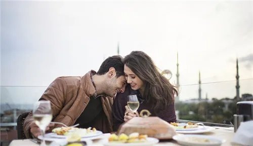 初次见面说什么好 让你的第一次约会话题不断