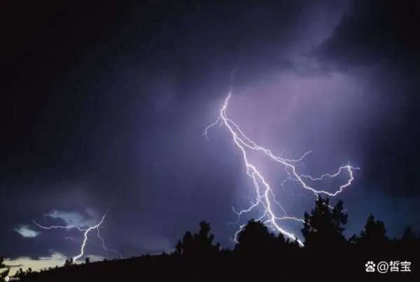 王源晒打雷闪电天气的视频,雷雨天气如何防范被雷击中?