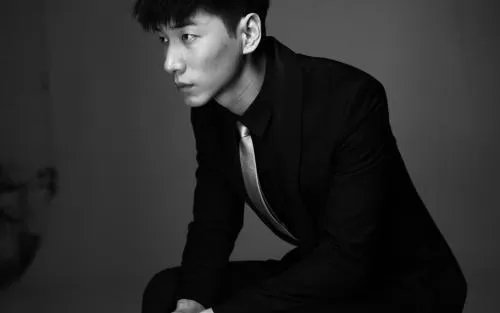 张亮的模特之路是怎样的？