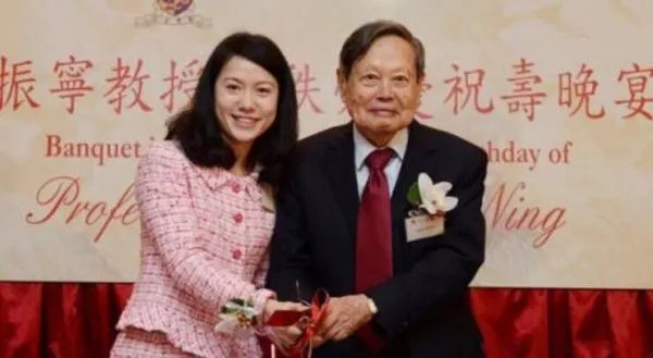 翁帆为杨振宁产下一子？ 喜得贵子只是谣言而已