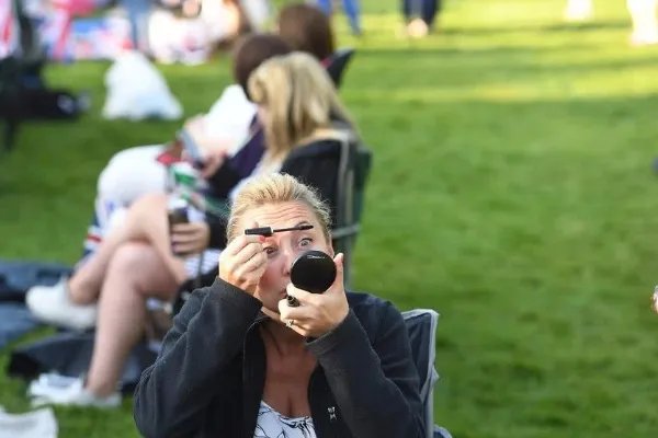 在公共场合化妆是一件很耻辱的事情吗？