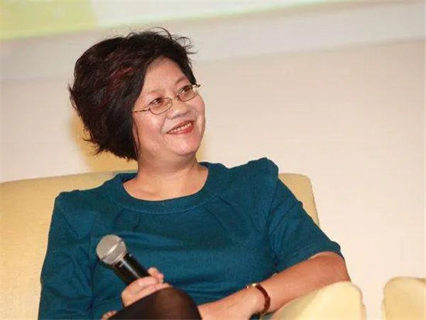 李国庆老婆俞渝背景资料 果然这样的女人才是真正的贤内助