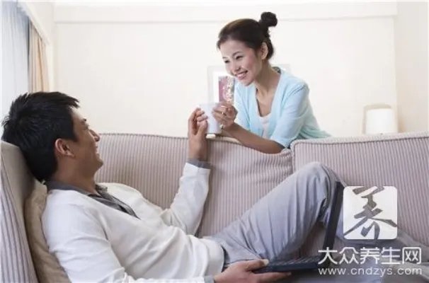 男情人爱你的表现