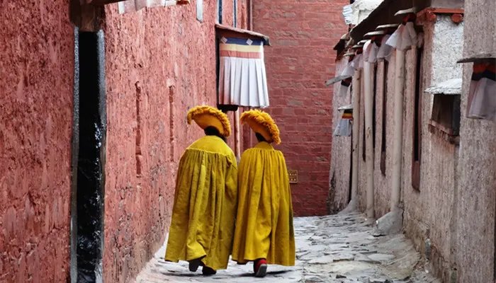 班禅和喇嘛的区别 班禅和喇嘛有什么区别