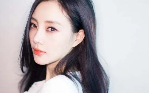 李小璐晒甜馨练舞蹲马步的视频，甜馨的状态看起来如何？