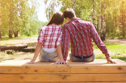 初次见面说什么好 让你的第一次约会话题不断