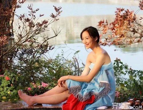 生活攻略 你知道浴巾怎么裹才不会掉吗