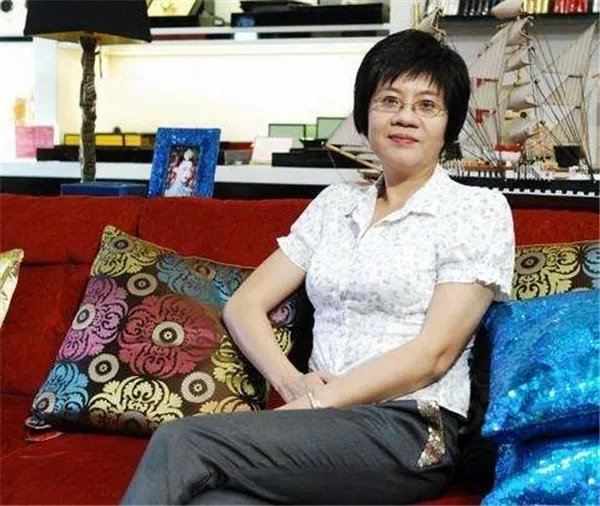 李国庆老婆俞渝背景资料 果然这样的女人才是真正的贤内助