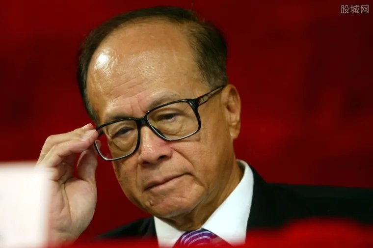 李嘉诚祖坟风水惊人 难怪可以多次成为华人首富了