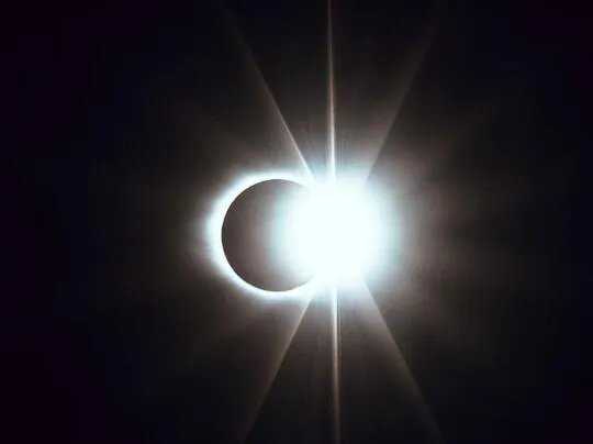 日食和月食分别是什么 日食和月食是怎样形成的