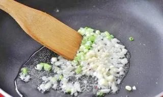 蒜苗的家常炒法:不管春节还是平时小白必备的简单快手菜