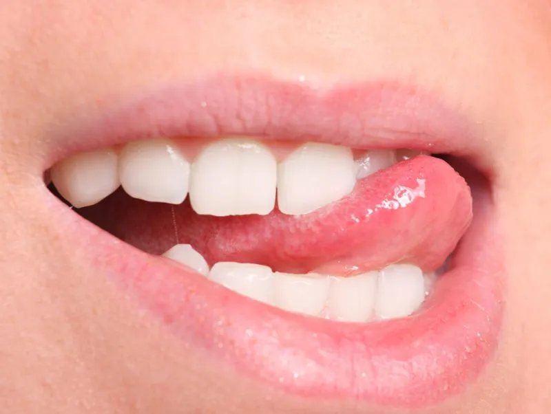 咬舌自尽的原理