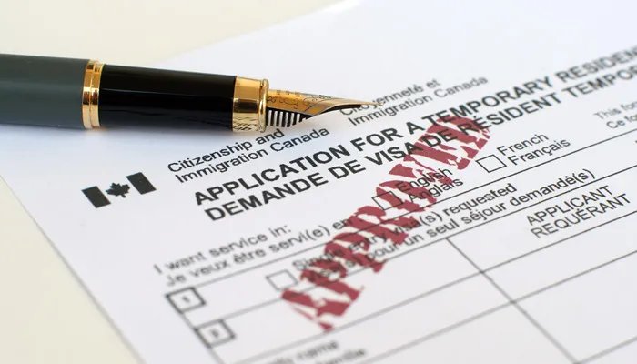 世界上第一枚邮票是于哪年发行的 世界上第一枚邮票是什么