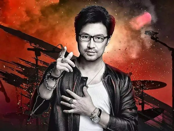 每当我感到疼痛就想让你抱紧我是什么歌,我爱你中国歌曲介绍